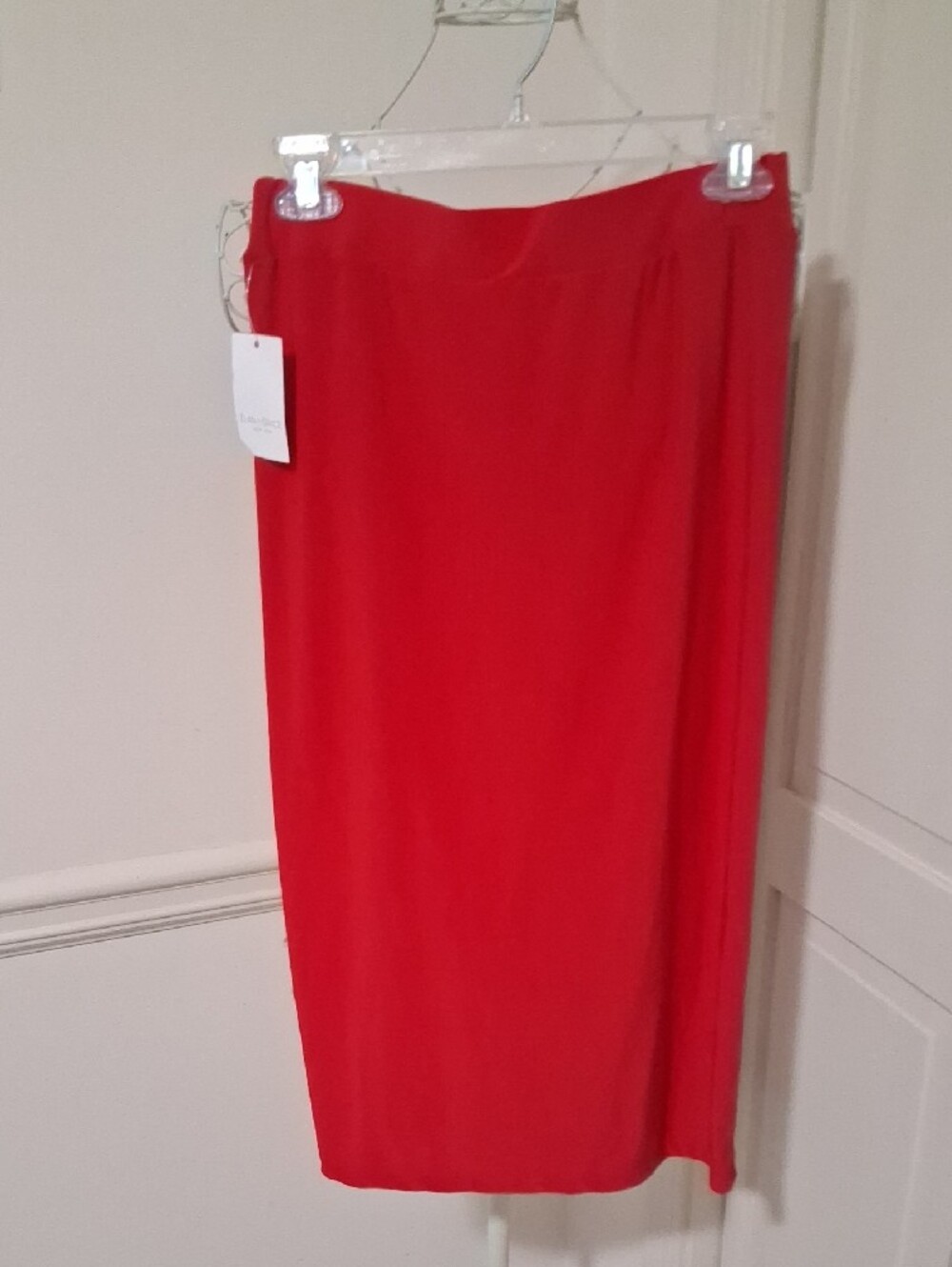 Classic Red Ruched Pencil Skirt - Sleek Women's Work-to-Evening Piece - Picture 3 of 7